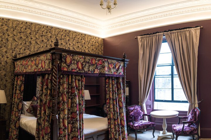 Room 48 of 196