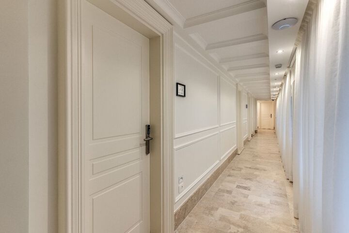 Ballroom/Hall 36 of 40