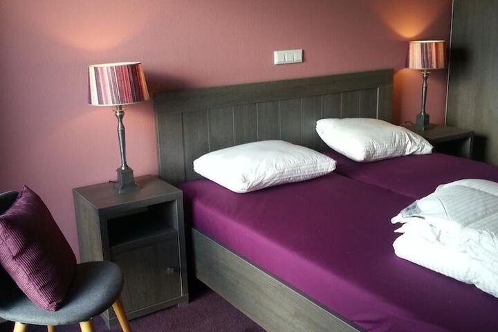 Room 8 of 37