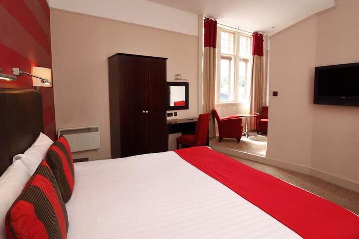 Room 4 of 36