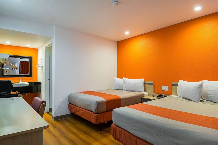 Room 14 of 30