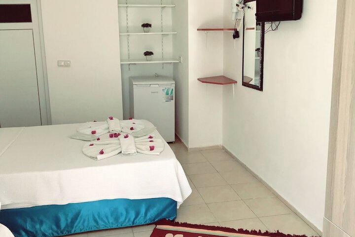 Room 6 of 50