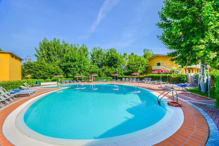 Pool 65 of 107