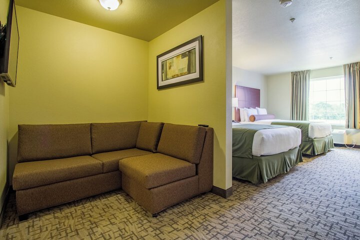 Quadruple Accessible Queen Size Bed (4 of 9)