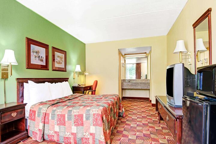 1 King Bed (2 of 10)
