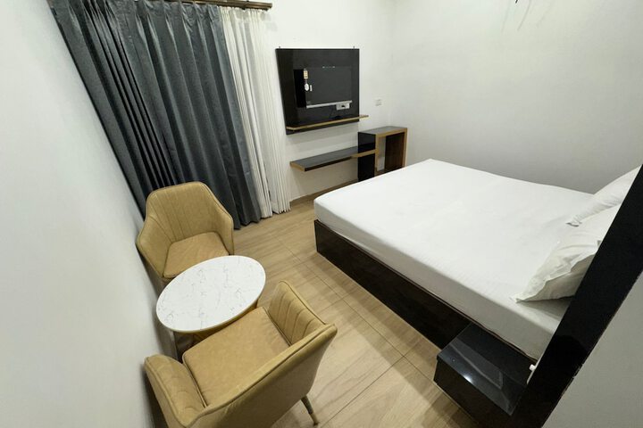 Room 8 of 26