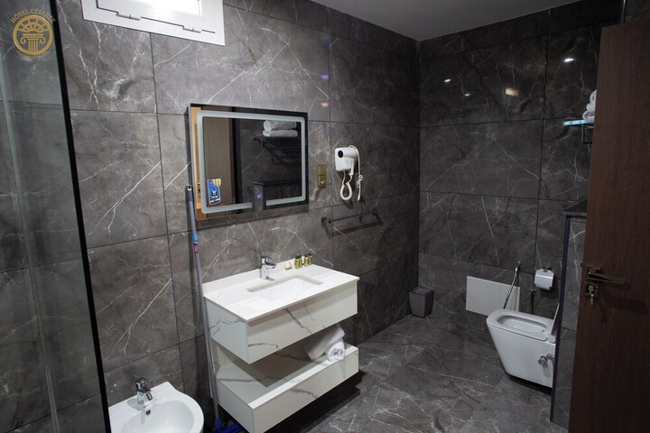 Room 13 of 23