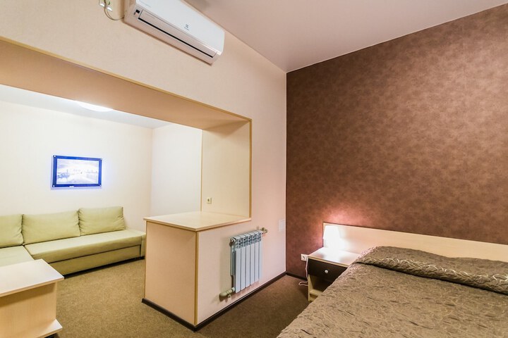Room 9 of 122
