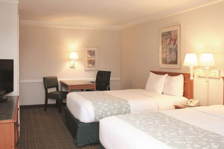 2 Double Beds Deluxe Room (8 of 16)