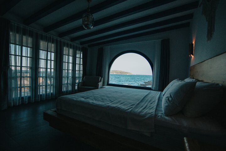 Room 13 of 76