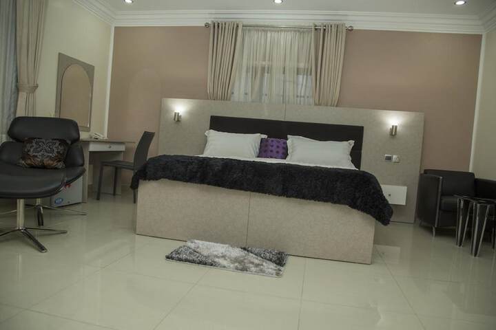 Room 10 of 51
