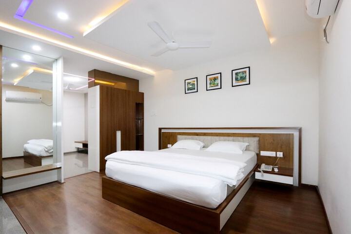 Room 6 of 17