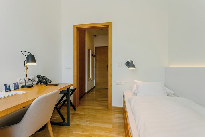 Room 18 of 39