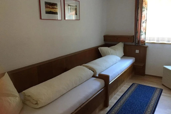 Room 5 of 14