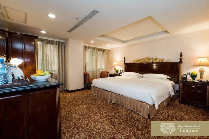 Room 26 of 216