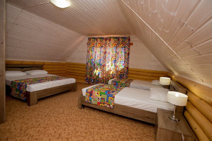 Room 4 of 64