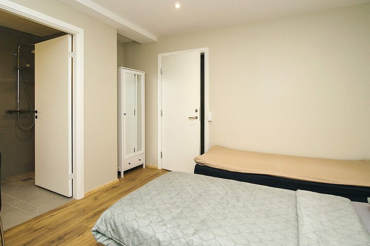 Room 3 of 25