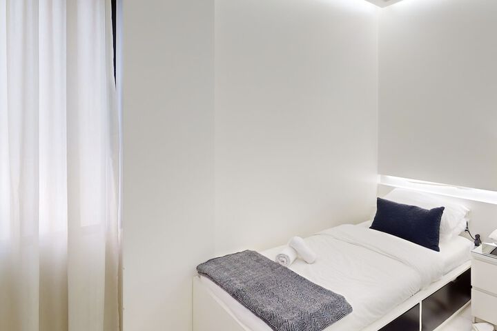 Room 17 of 68