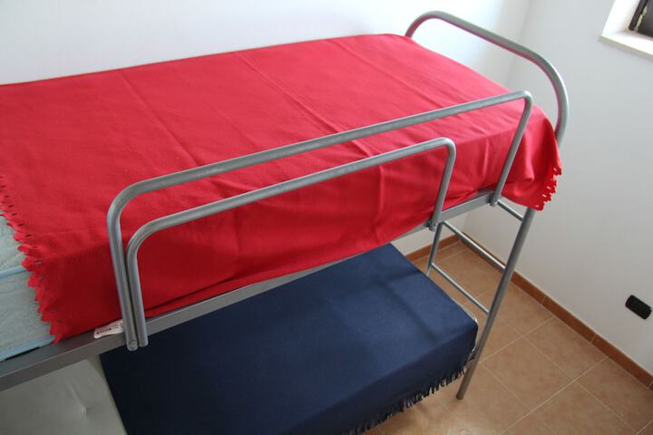 Room 4 of 172