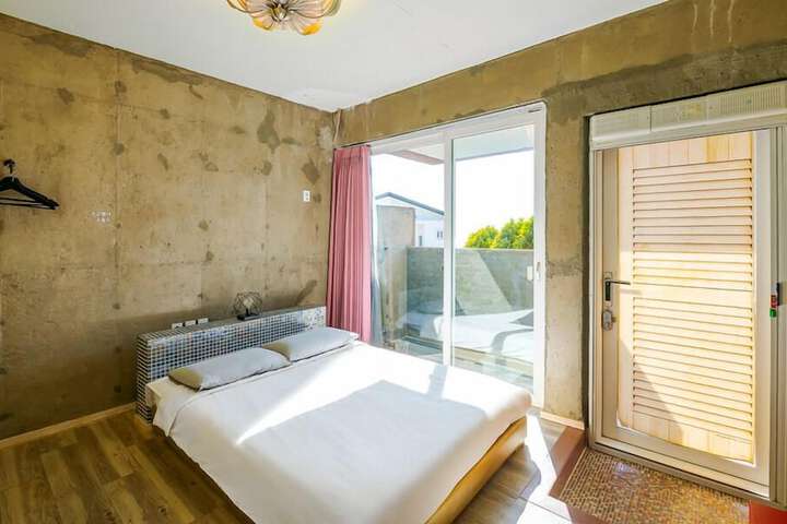 Room 2 of 64