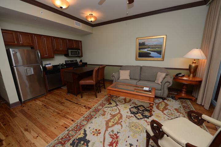 1 King Bed Accessible (4 of 8)