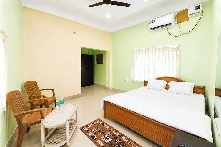 Room 4 of 16