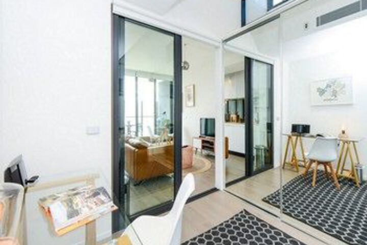 Room 4 of 9