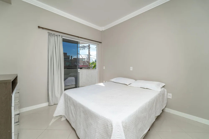 Room 5 of 15