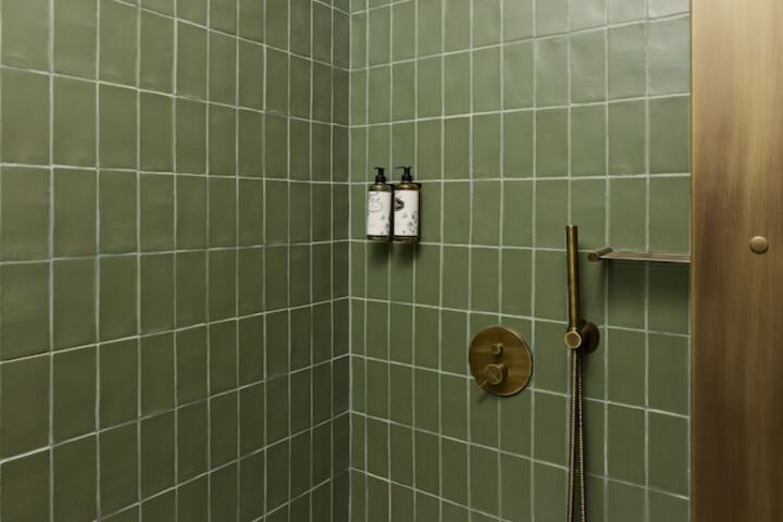 Room 76 of 118