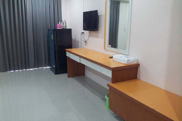 Room 9 of 16