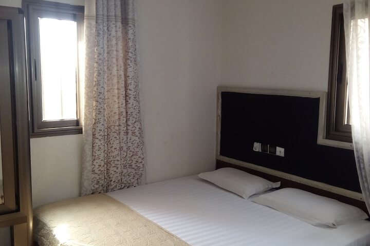 Room 12 of 33