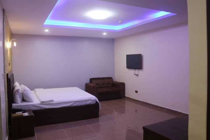 Room 12 of 30