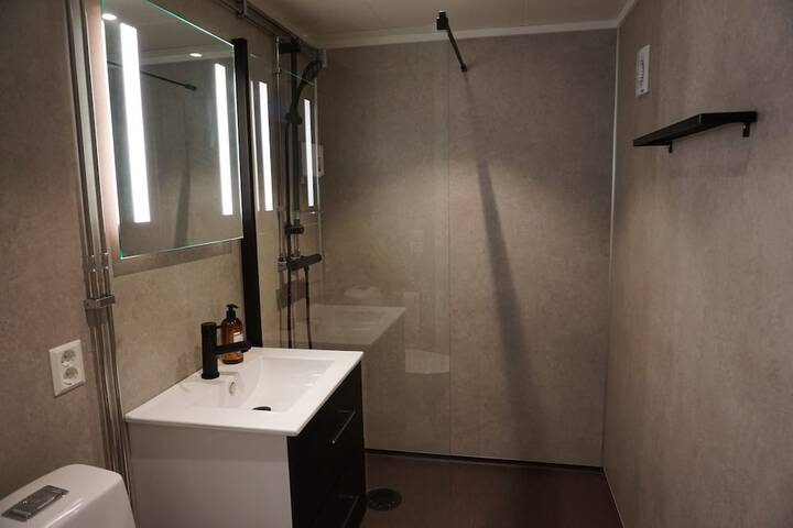 Room 16 of 23