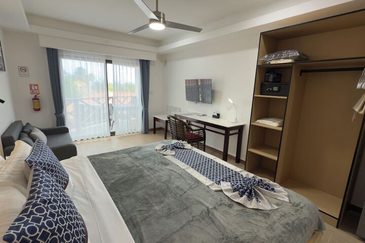Room 54 of 272