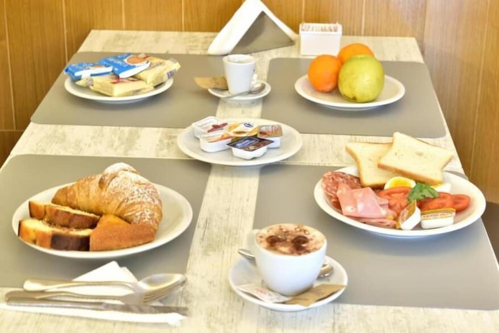 Breakfast/Coffee Service 16 of 20