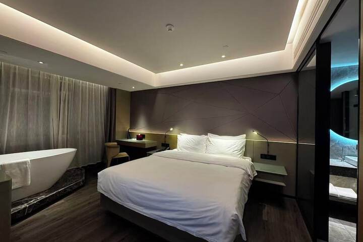 Room 12 of 39