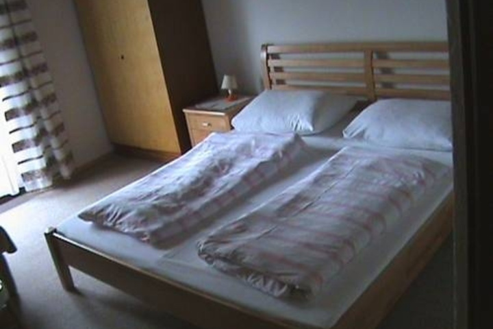 Room 4 of 10