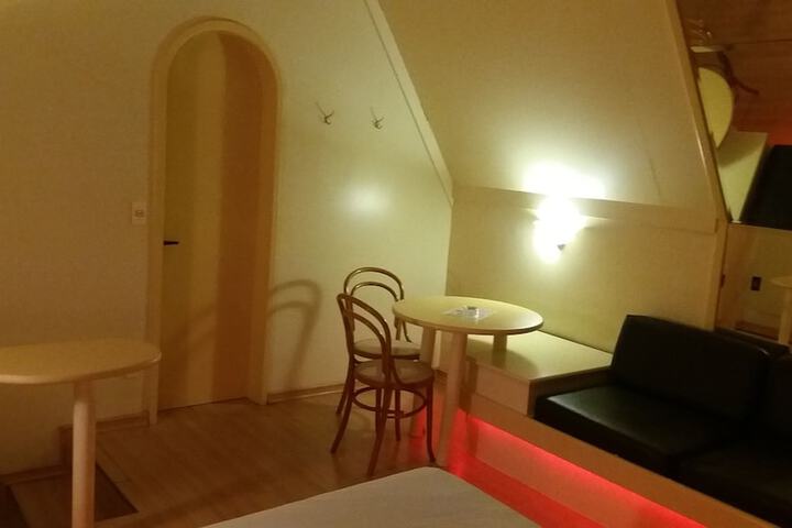 Room 50 of 112