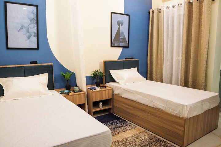 Room 5 of 18