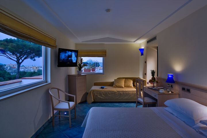 Room 3 of 32
