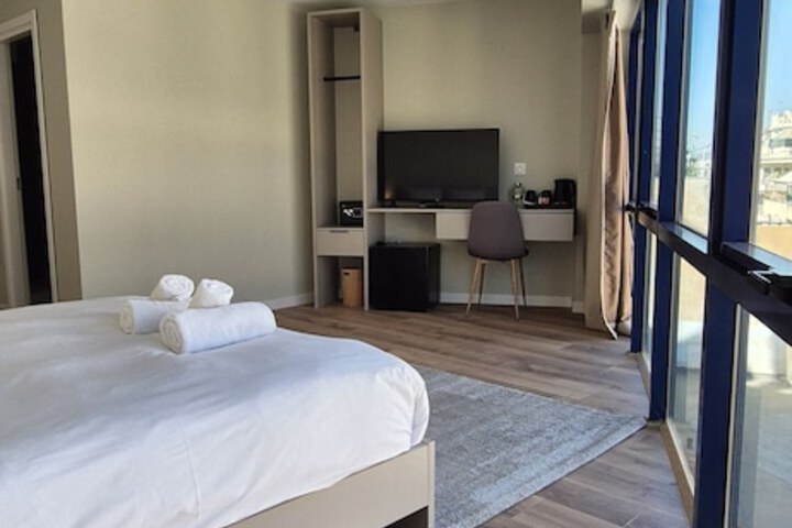 Room 33 of 86