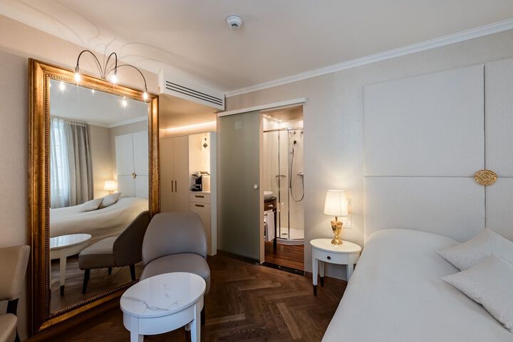 Room 32 of 70