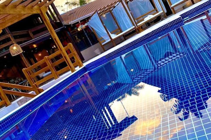 Pool 17 of 35
