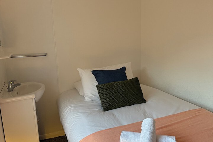 Room 9 of 14