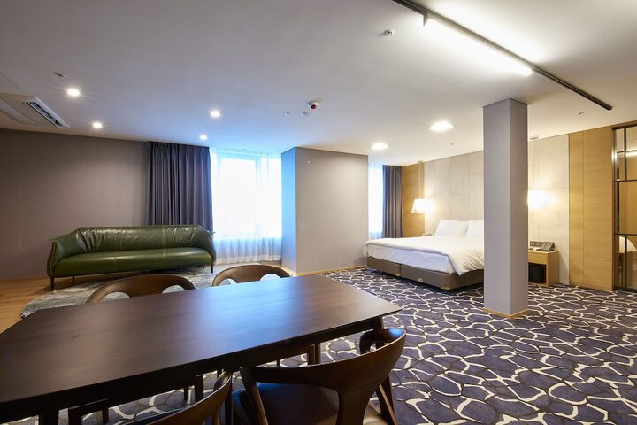 Room 21 of 48