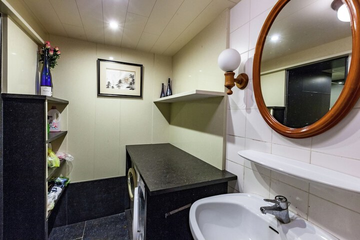 Room 42 of 74