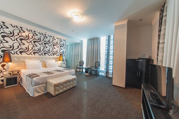 Room 25 of 48