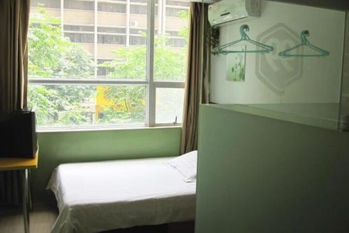 Room 4 of 10