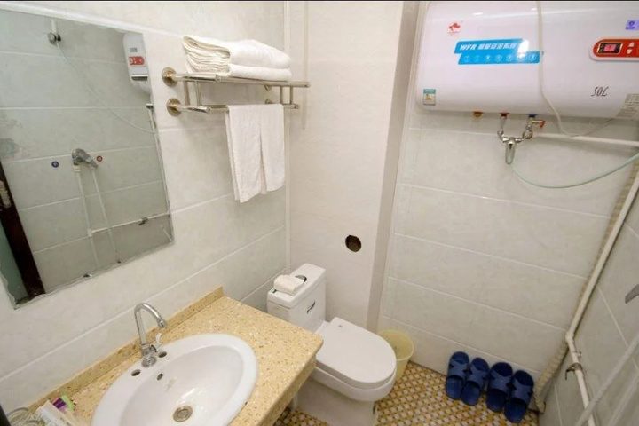 Room 7 of 12