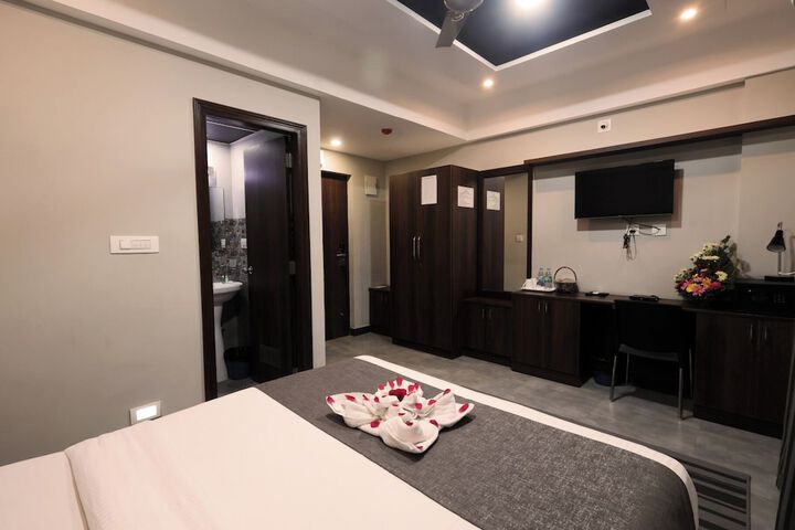 Room 12 of 33